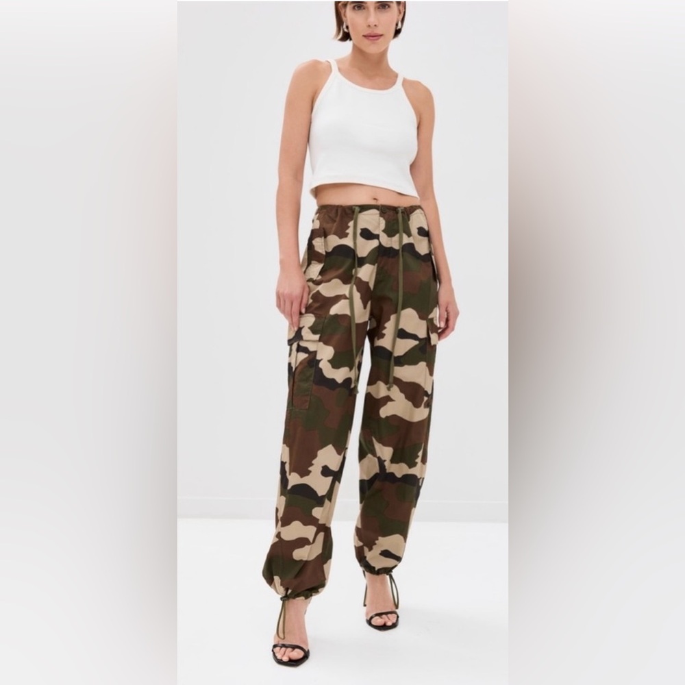 NWT Good American camo cargo parachute pant